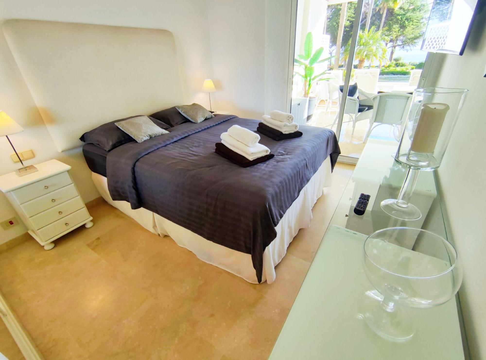 Luxury Frontline Residence Ehhouse Estepona Exterior photo