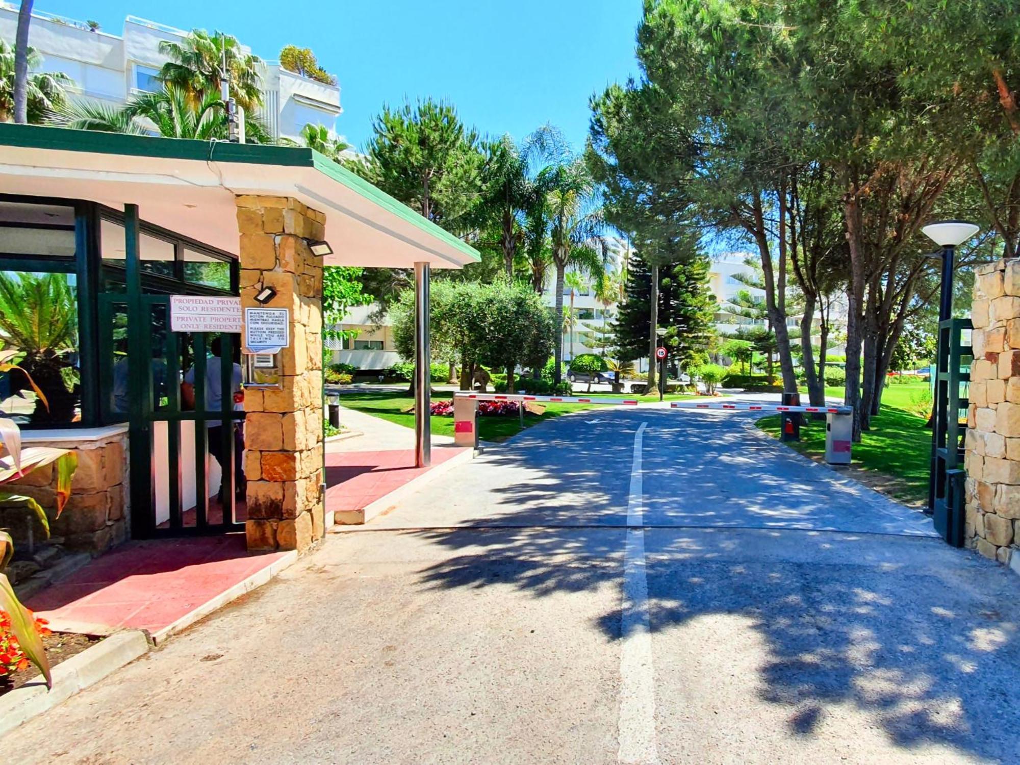 Luxury Frontline Residence Ehhouse Estepona Exterior photo
