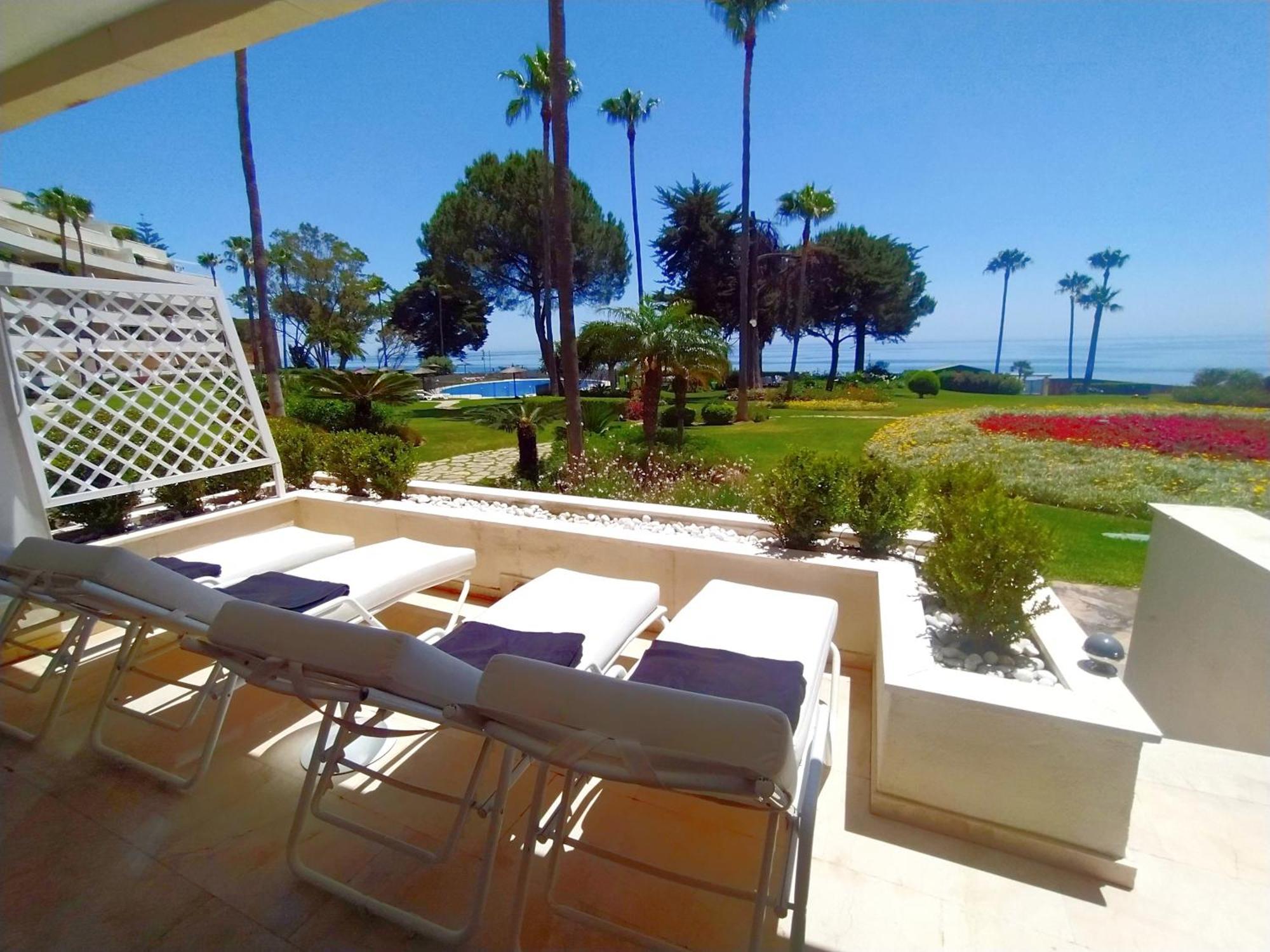 Luxury Frontline Residence Ehhouse Estepona Exterior photo